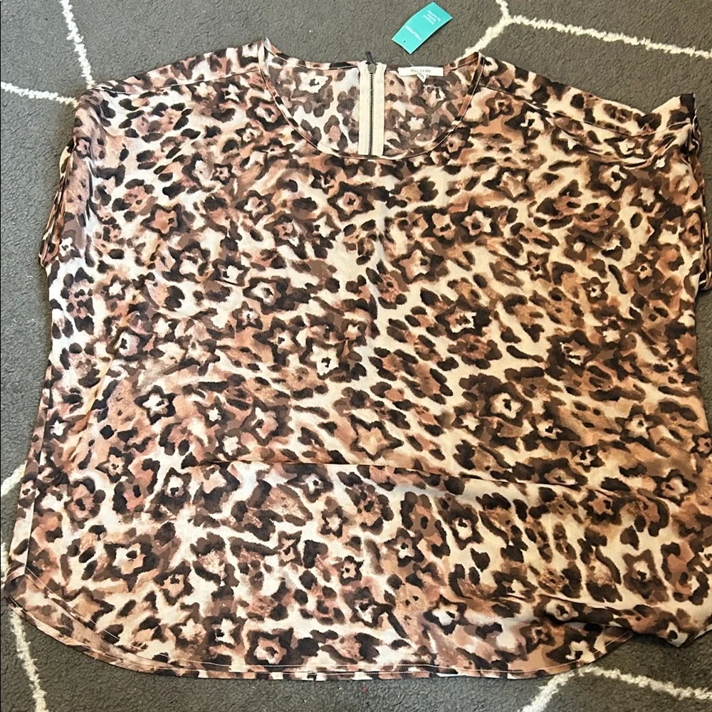Maurices
Delton Zipper Back Blouse Leopard Print Top - Picture 1 of 10